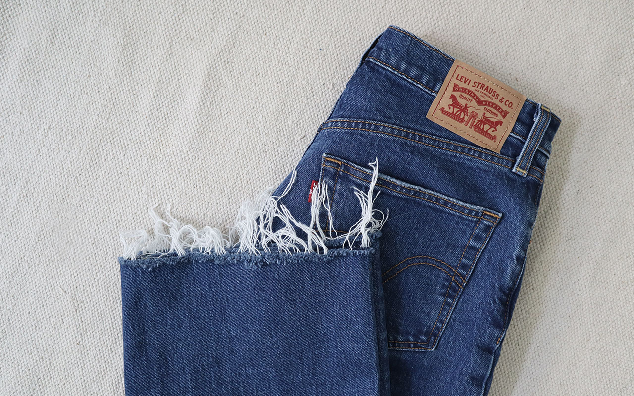 to Get the Perfect Frayed Jeans Hem DIY Spaces