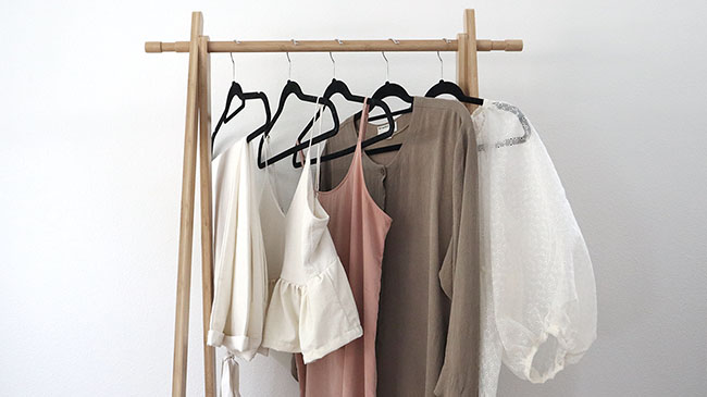 Read more about the article 10 Outfits with a 5 Item Mini Capsule Wardrobe
