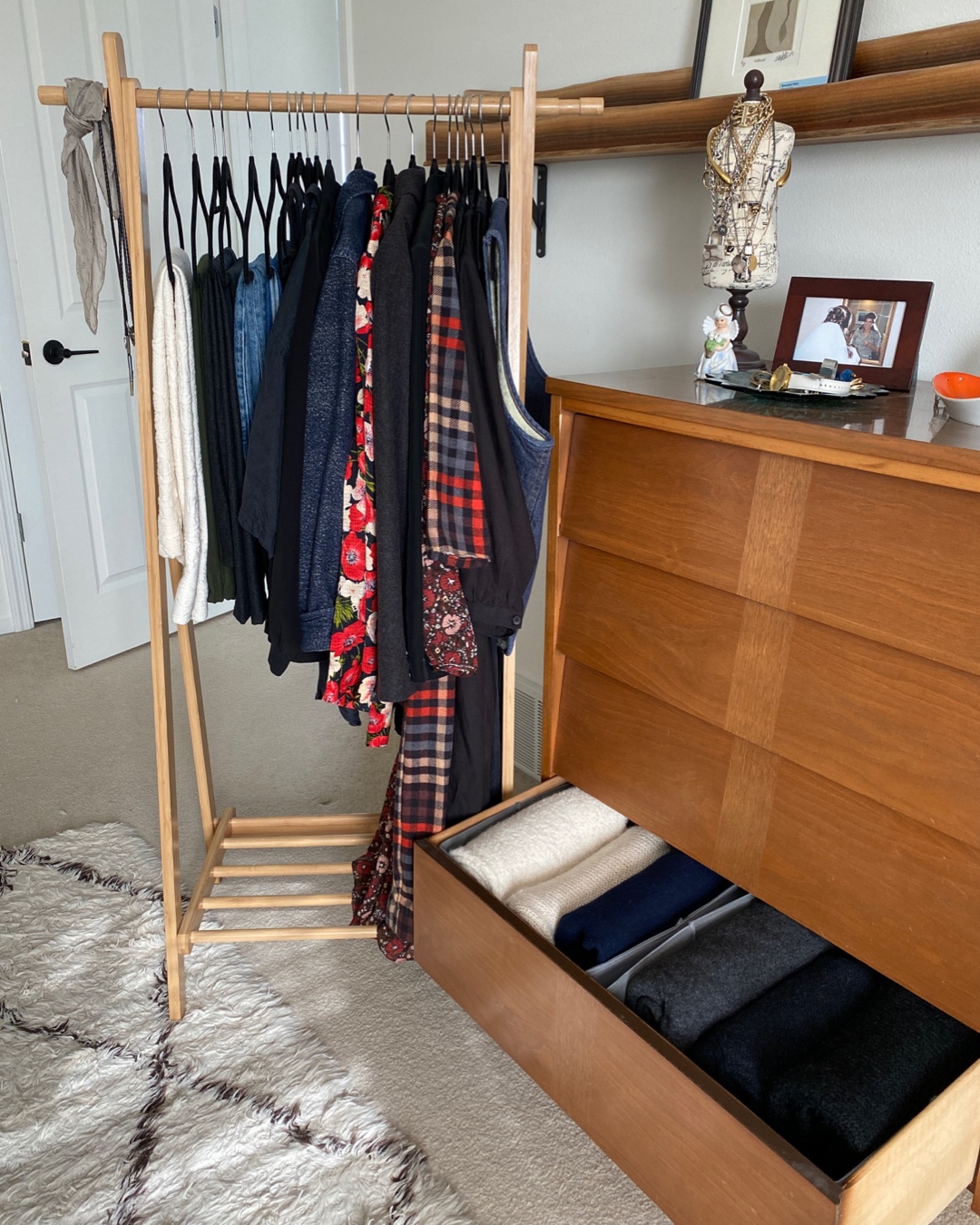 You are currently viewing Minimalist Wardrobe – A Casual and Cozy Winter Capsule Wardrobe